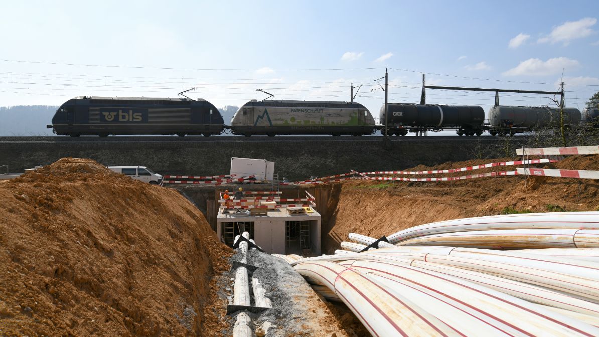 Tunnelling beneath the SBB line