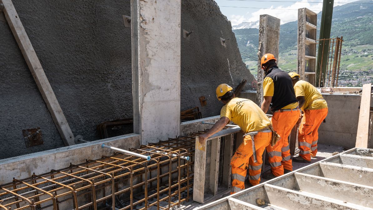 Travaux de coffrage au pylône 172, à Chippis, le 12 juin 2019